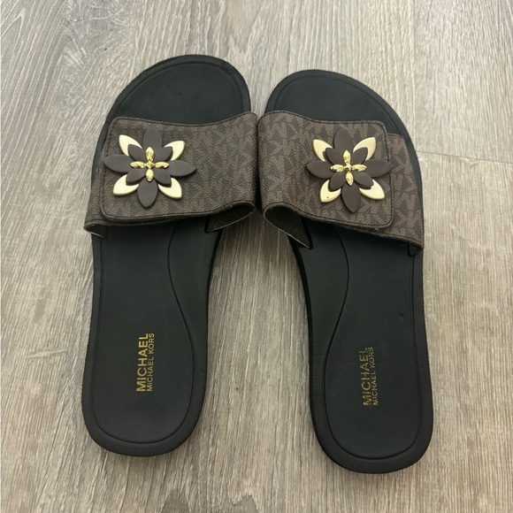 Michael Kors Slides - Picture 3 of 4